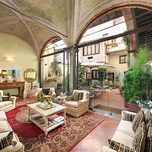 Hotel J&J
